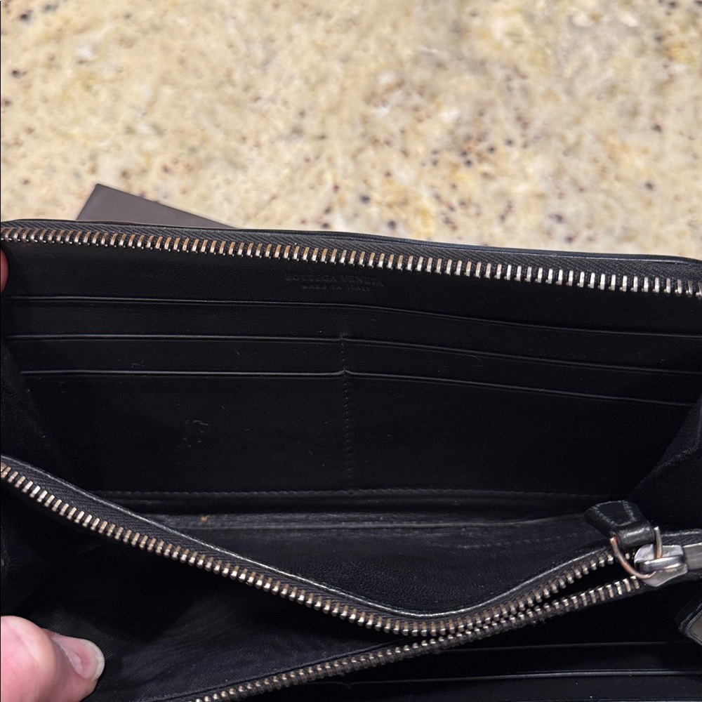 Bottega Veneta Black Woven Wallet - Picture 8 of 11